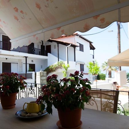 Beachfront Deluxe Apt. Pefkochori Exterior photo