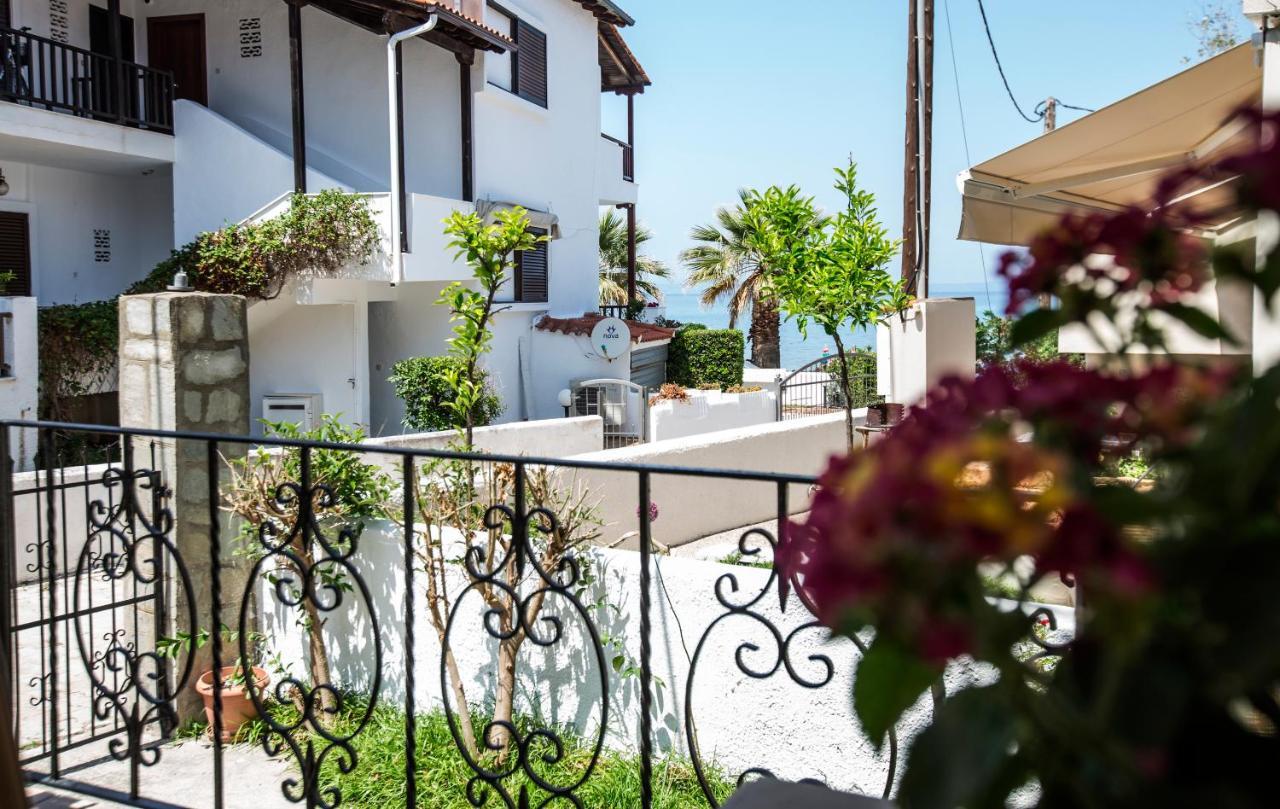 Beachfront Deluxe Apt. Pefkochori Exterior photo