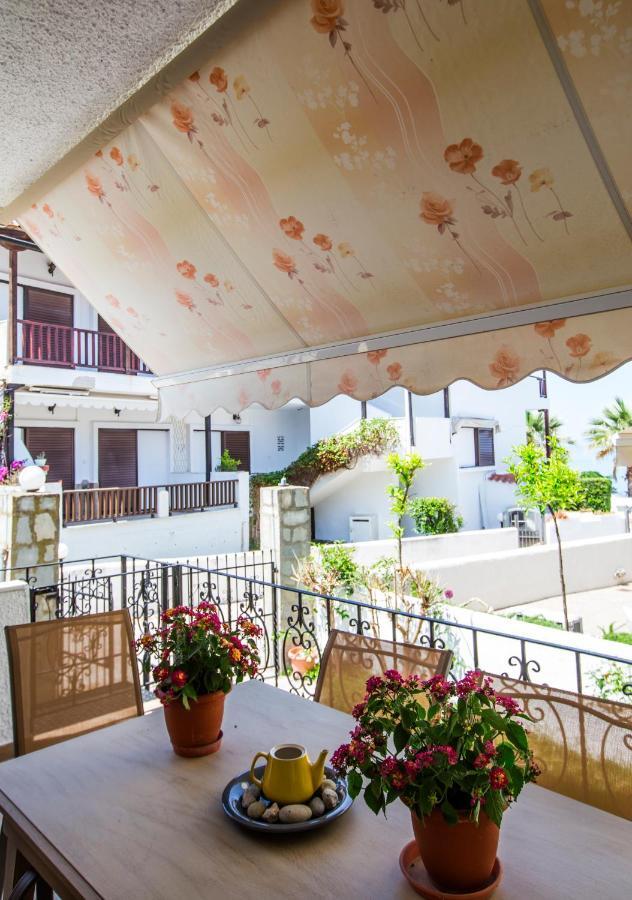 Beachfront Deluxe Apt. Pefkochori Exterior photo