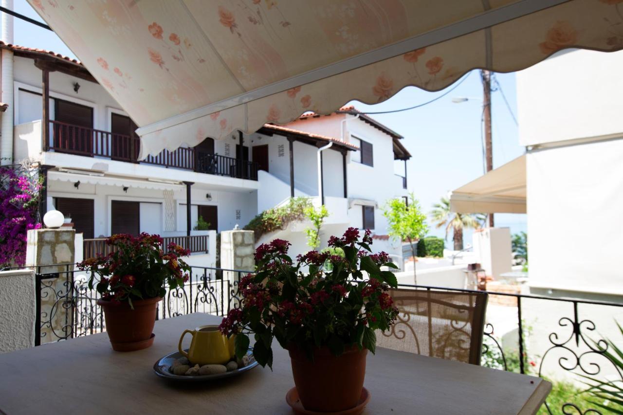 Beachfront Deluxe Apt. Pefkochori Exterior photo